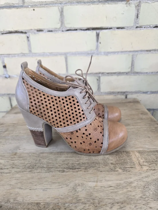 Gold Button Heels - Picture 1 of 11